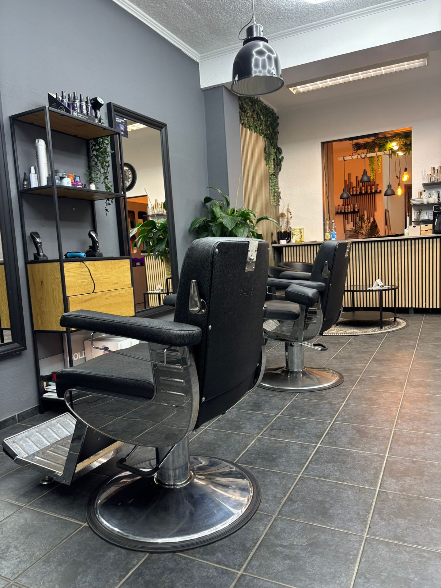 Hairline Studio Details