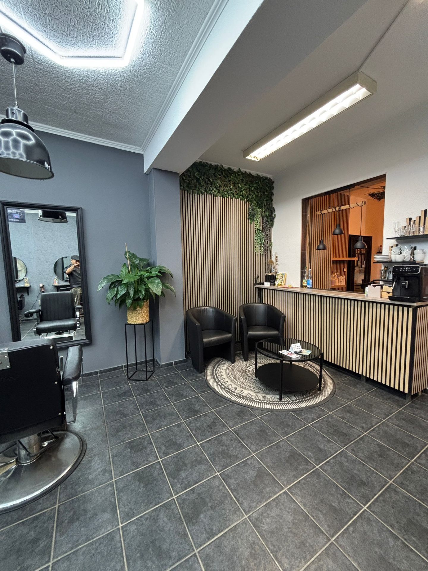 Waschbeckenbereich Hairline